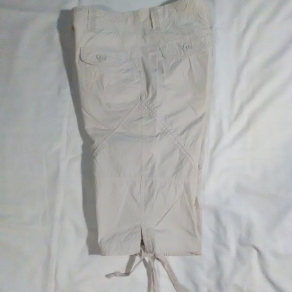 Columbia women's light weight bermuda shorts SZ 8 - Picture 3 of 5